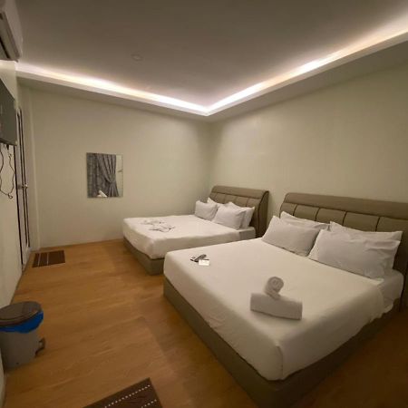 Pine Hotel Batu Gajah Buitenkant foto