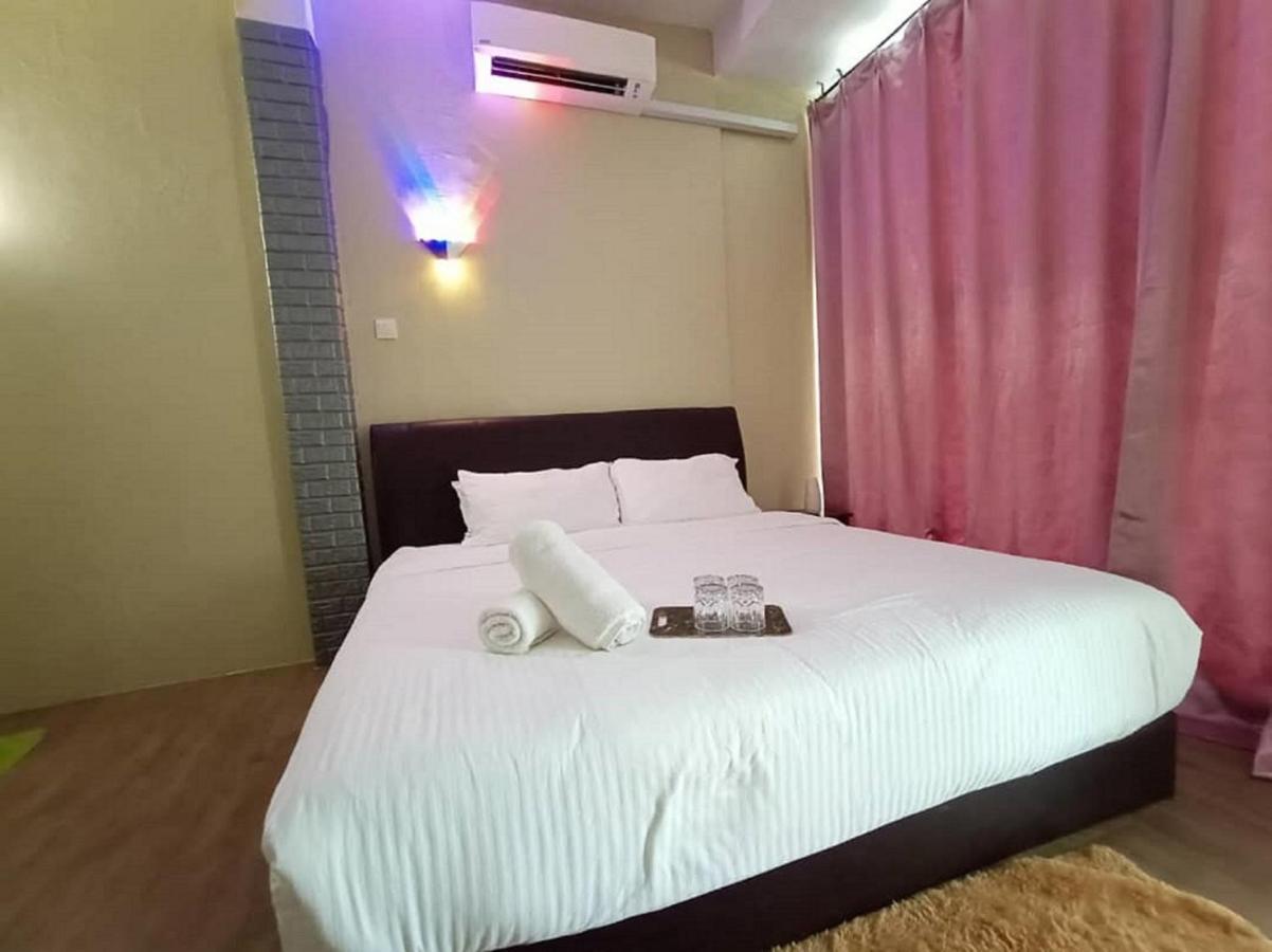 Pine Hotel Batu Gajah Buitenkant foto