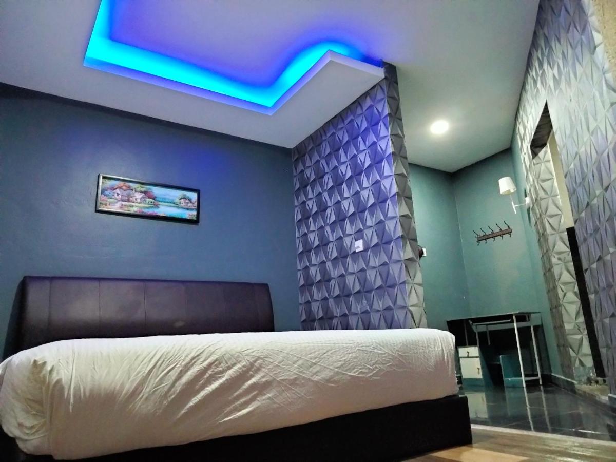 Pine Hotel Batu Gajah Buitenkant foto