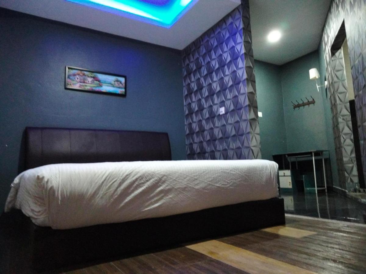 Pine Hotel Batu Gajah Buitenkant foto