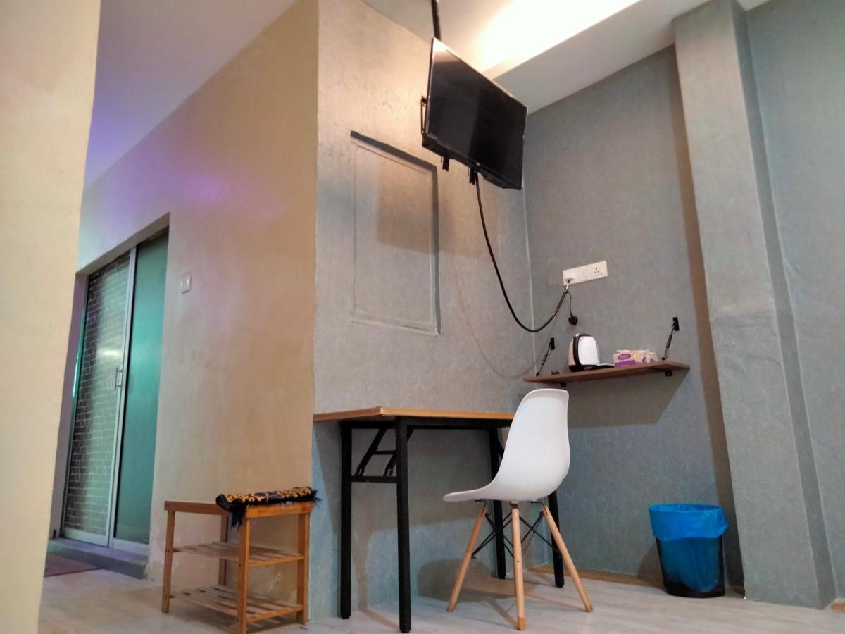 Pine Hotel Batu Gajah Buitenkant foto