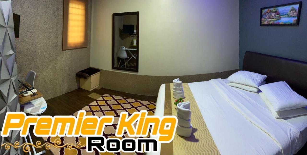 Pine Hotel Batu Gajah Buitenkant foto
