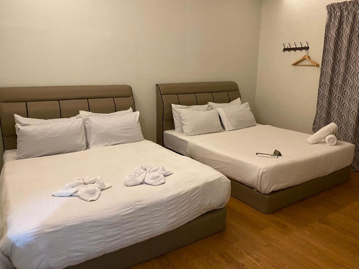Pine Hotel Batu Gajah Buitenkant foto