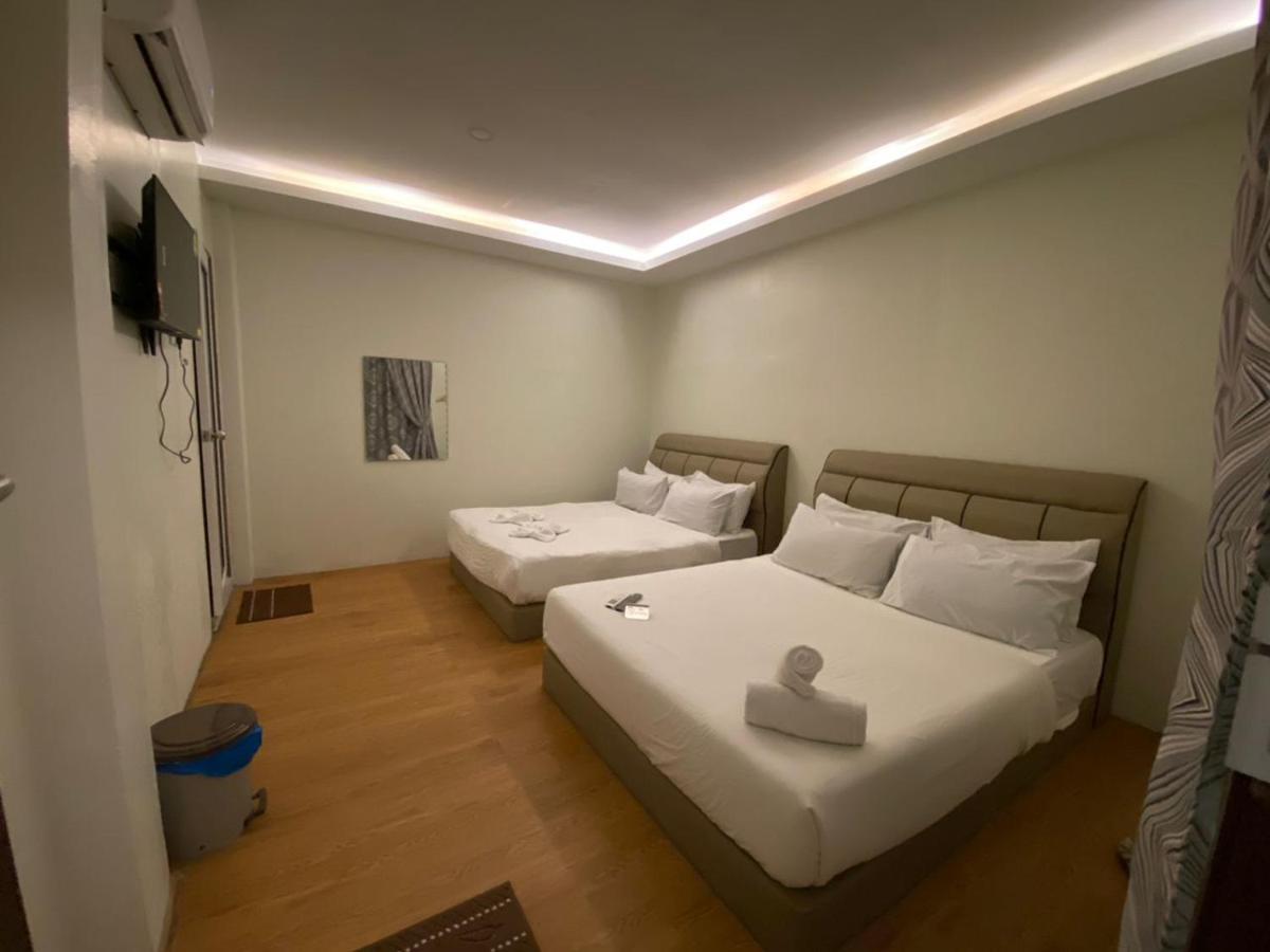 Pine Hotel Batu Gajah Buitenkant foto