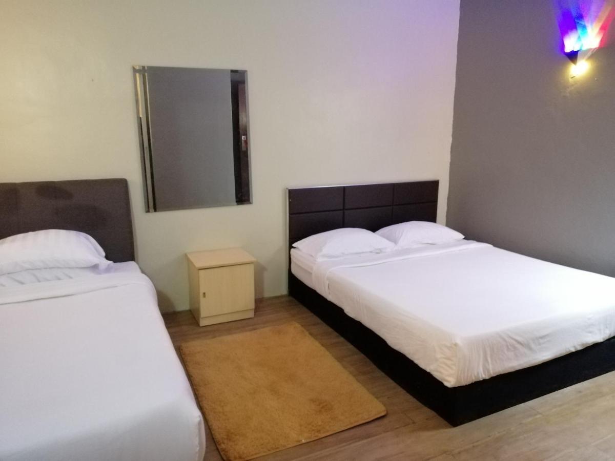 Pine Hotel Batu Gajah Buitenkant foto
