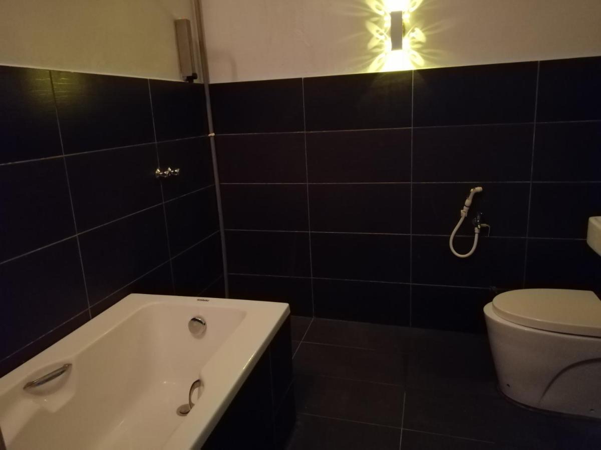 Pine Hotel Batu Gajah Buitenkant foto