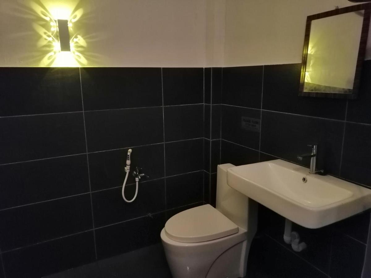 Pine Hotel Batu Gajah Buitenkant foto