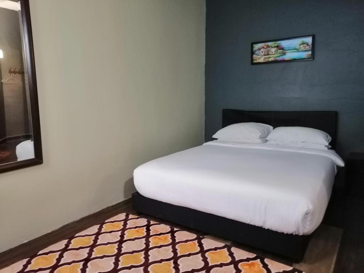 Pine Hotel Batu Gajah Buitenkant foto